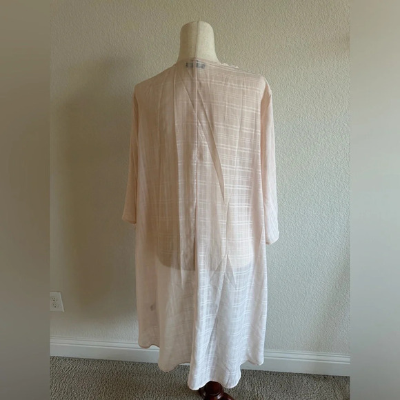 TORRID Light Peachy pink Plaid Chiffon Kimono- Size 0 - Picture 4 of 7